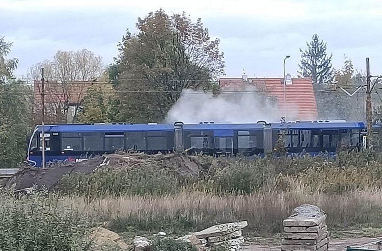 Awaria tramwaju na Kosmonautów. Zapalił się silnik