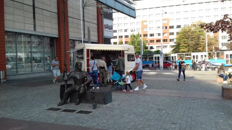Na plac Grunwaldzki po 13 latach wróciły kultowe rurki z kremem [ZDJĘCIA]