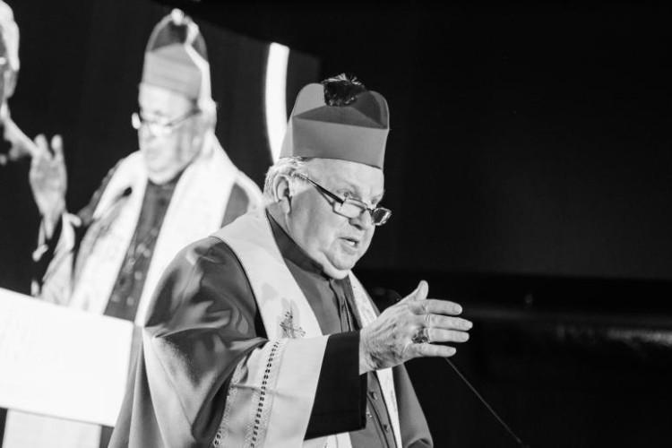 Ukarany przez Watykan arcybiskup zostanie pochowany w katedrze
