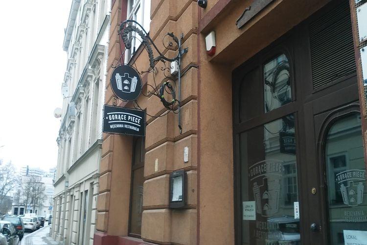 Restauracja przy ul. Włodkowica zamknięta. Lokal do wynajęcia [ZDJĘCIA]