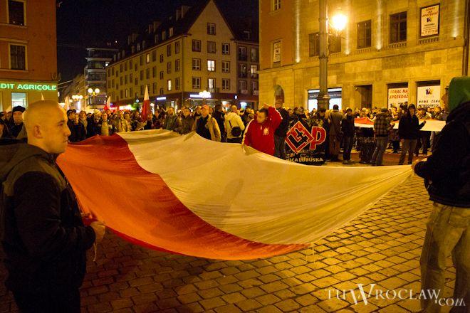 NOP pyta: czy prezydent Dutkiewicz odda swoją luksusową posiadłość na cygańskie slumsy? [LIST]