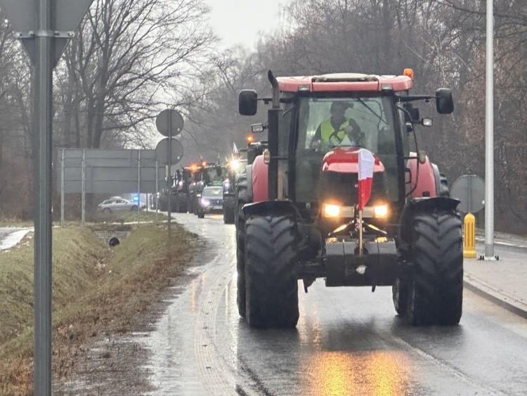 To będzie koszmarny piątek. Protesty rolników zablokują Polskę. Policja apeluje: Zmieńcie plany podróży [LISTA BLOKAD, MAPA]