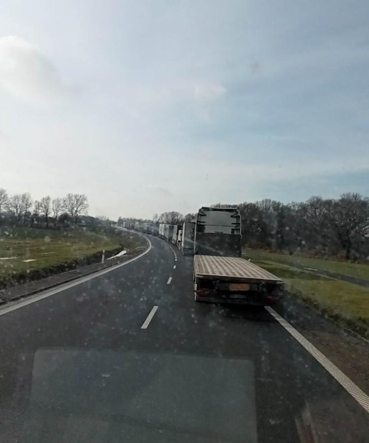 Wypadek na Wschodniej Obwodnicy Wrocławia. Trzy osoby zostały ranne
