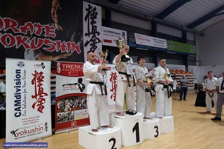 Wrocławski policjant srebrnym medalistą Pucharu Polski w karate