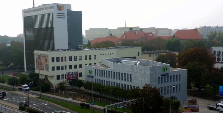 Wrocławska uczelnia organizuje stacjonarne konsultacje dla przedsiębiorców [ZDJĘCIA]