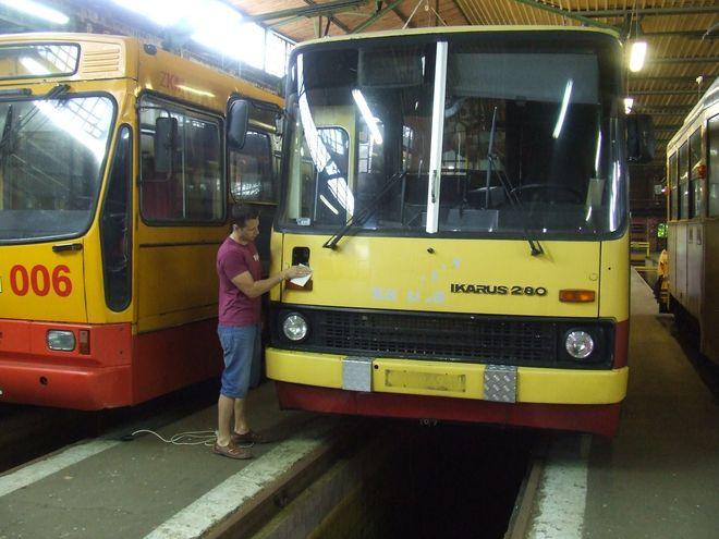 Kultowy autobus ikarus znów wyjedzie na ulice Wrocławia. Kończąca się renowacja da mu drugie życie