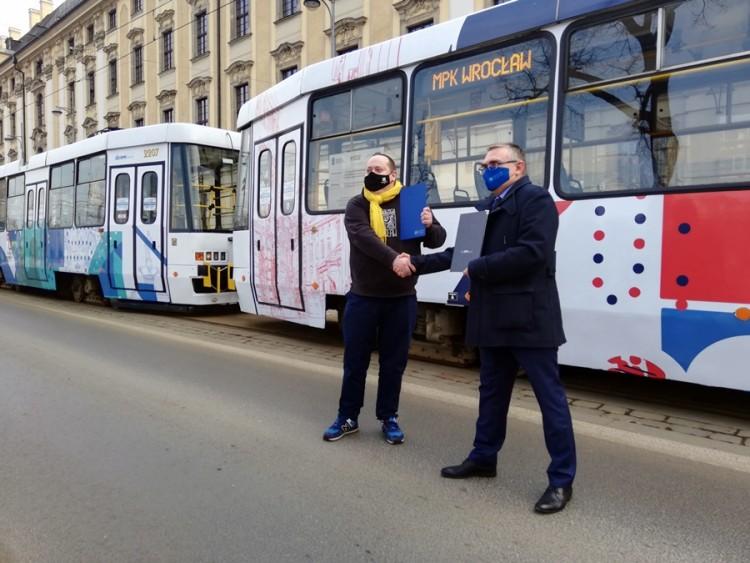 Wrocław: Biolodzy z UWr przygotują projekt zielonych przystanków MPK