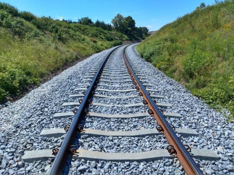 Na nową trasę Świdnica-Sobótka wyjadą pociągi towarowe. Kiedy pasażerskie z Wrocławia?