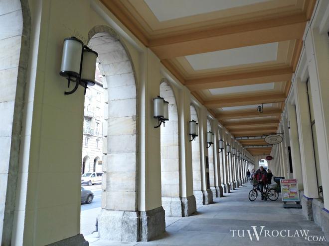 Miasto szuka najemców na lokale pod odnowionymi Arkadami. Lumpeksów tam nie będzie