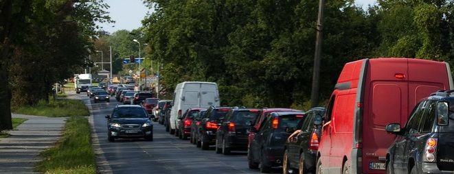 Koniec korkowej gehenny kierowców na Partynicach? Od soboty zmiany na remontowanej Zwycięskiej