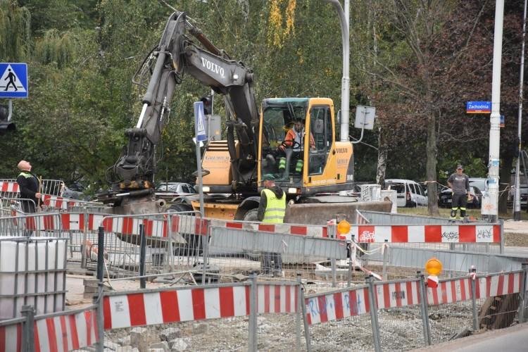 Przebudowa skrzyżowania Zachodniej i Rybackiej. Kiedy to się skończy? [ZDJĘCIA]