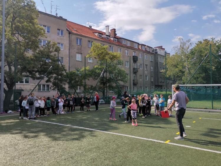 Wrocław: Miasto walczy z komunizmem. Chce dodać jedno słowo do nazwy szkoły