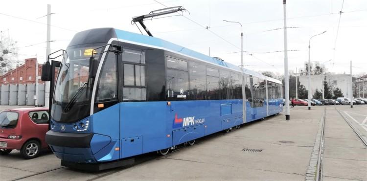 Odnowiony tramwaj. Wyjedzie na ulice Wrocławia w tym tygodniu [ZDJĘCIA]