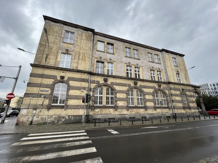Wrocław: Gmach dawnej poczty przy ul. Purkyniego znów na sprzedaż