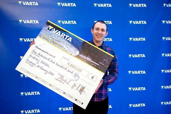 Student z Wrocławia próbował zniszczyć latarkę. W nagrodę dostał 1250 euro od producenta