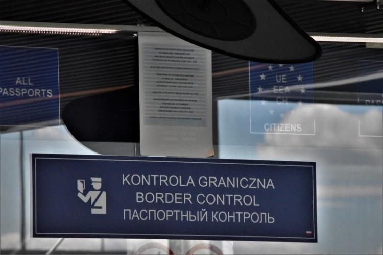 Wrocław: Trzech Polaków zatrzymanych na lotnisku przez straż graniczną
