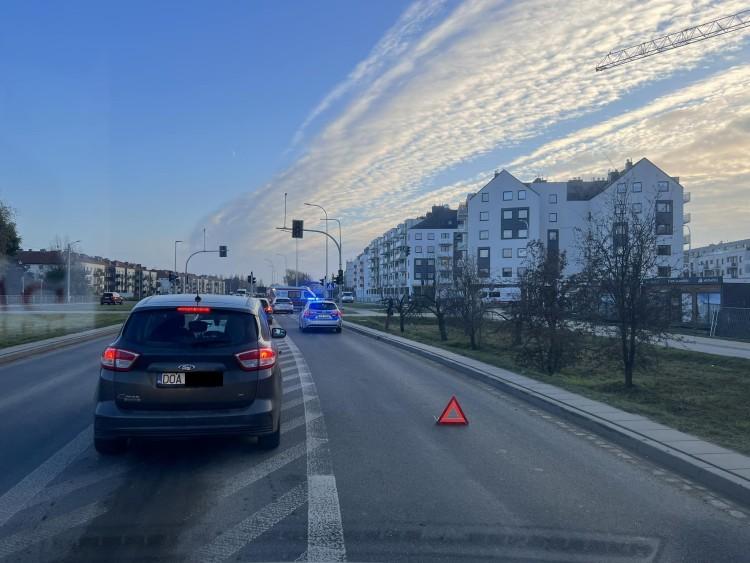 Wrocław: Rowerzystka w szpitalu. Kierowca potrącił ją na przejeździe rowerowym