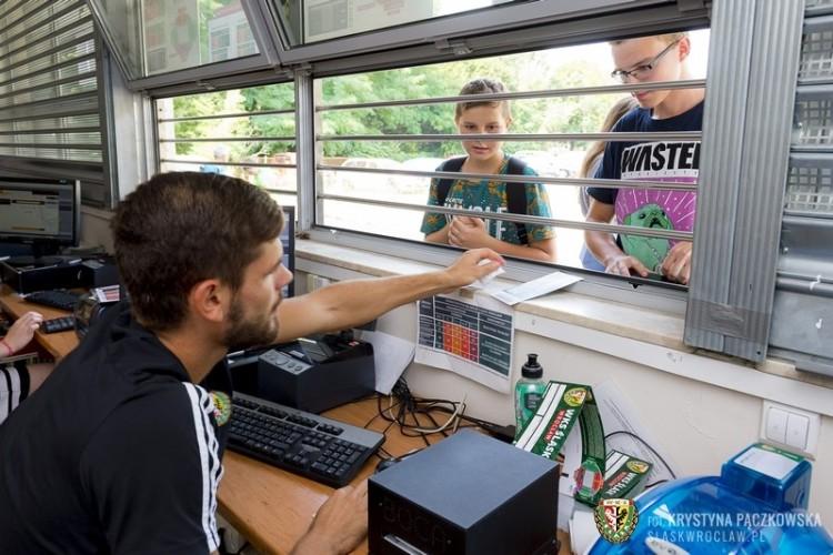 Jakub Łabojko sprzedawał kibicom bilety na mecz Śląsk - Pogoń [ZDJĘCIA]