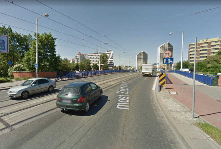 Wrocław: Korek gigant do mostu Szczytnickiego. MPK rozpoczęło remont