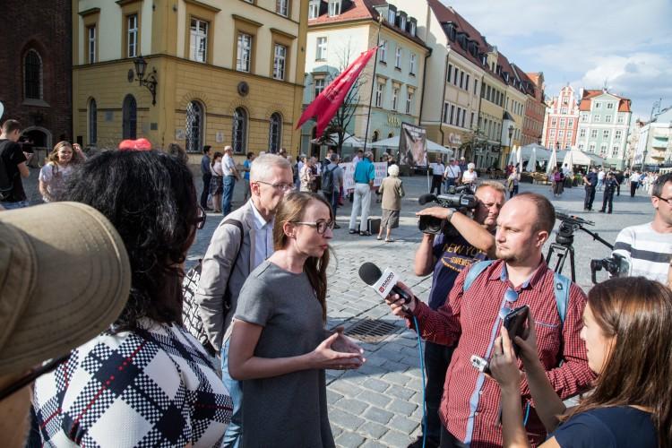 Ukraińcy we Wrocławiu. Pikiecie ONR sprzeciwiły się trzy ugrupowania [ZDJĘCIA]