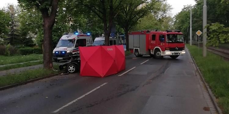 Wrocław: śmiertelny wypadek nad ranem. Utrudnienia trwały kilka godzin [ZDJĘCIA]