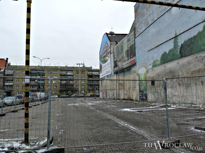 Koniec darmowego parkingu przy Zamkowej. W tym roku zaczną tam stawiać nowy budynek