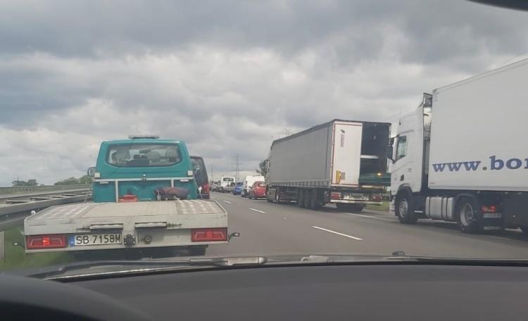 Wypadek na autostradzie A4. Jedna osoba ranna, droga była zablokowana