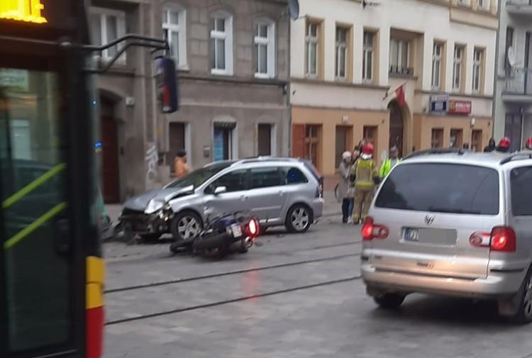 Wrocław: Zderzenie motocyklisty i samochodu. Jedna osoba ranna