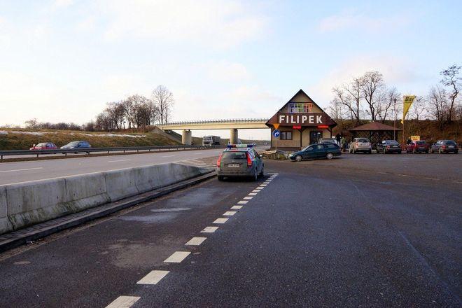 Wypadek na autostradzie A4 pod Wrocławiem. Ciężarówka wjechała w wiadukt, kierowca jest ranny