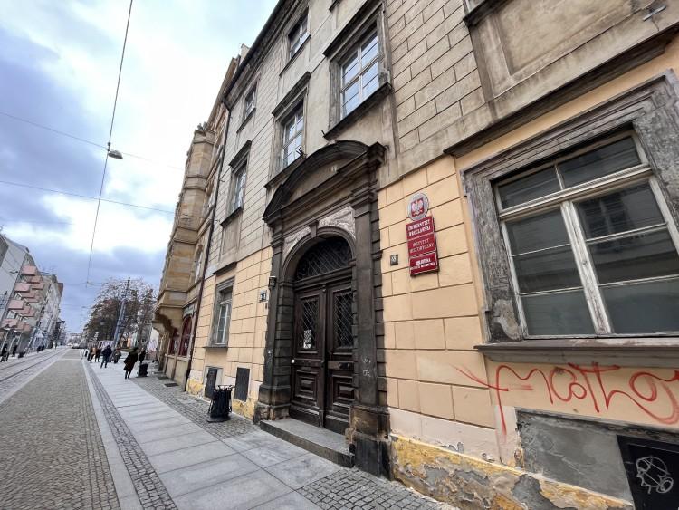Remont jednego z najstarszych budynków we Wrocławiu trwa już 10 lat. Jest nowy termin