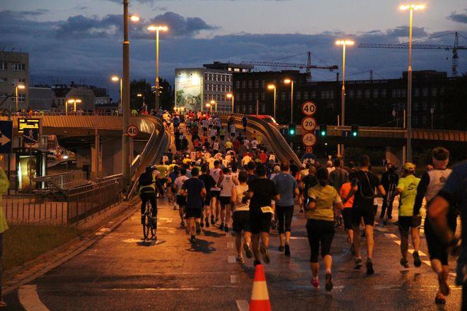 4. PKO Nocny Wrocław Półmaraton. Zapisało się 9 tysięcy biegaczy, a limit jest już wyczerpany