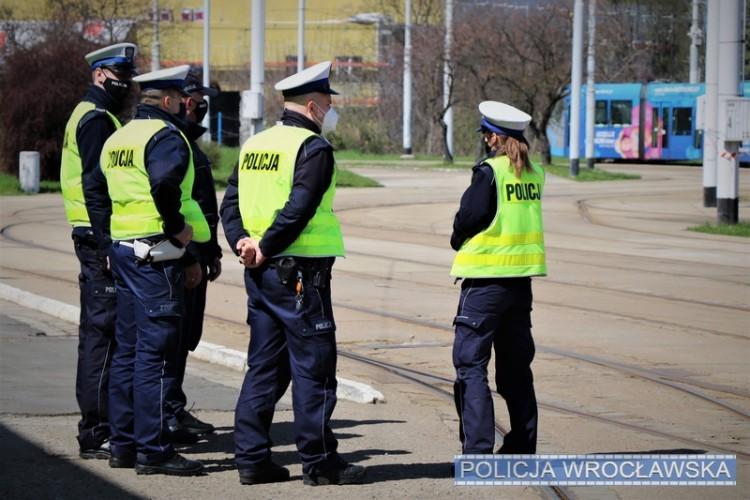 Pracownicy MPK przeszkolili policjantów. Funkcjonarusze usiedli za sterami tramwaju