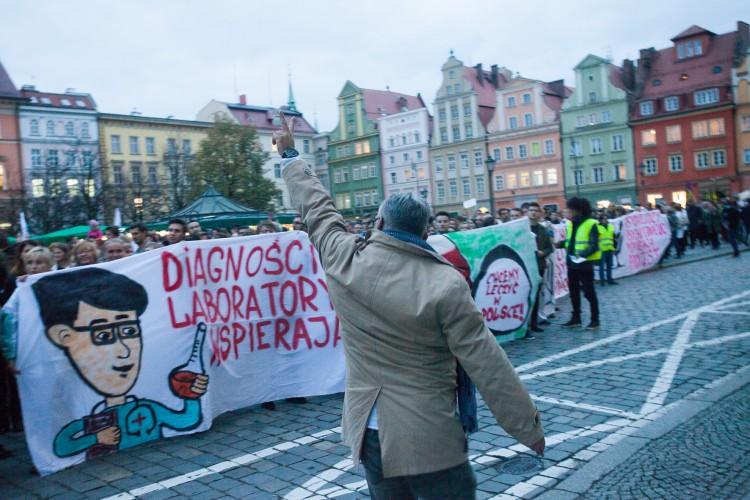 Przemarsz poparcia dla protestu medyków. 