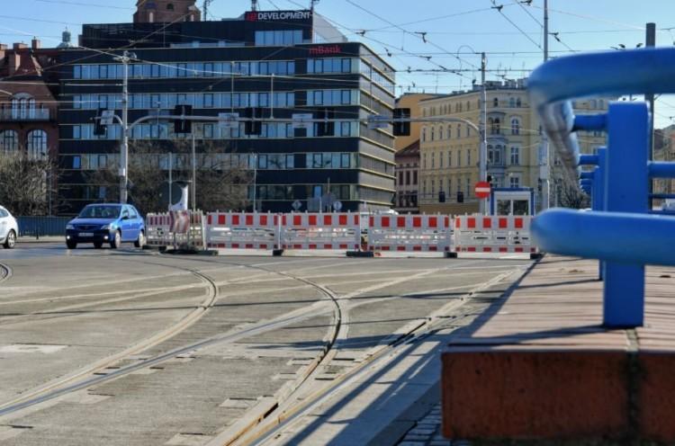 Uwaga na duże zmiany w ruchu  na placu Jana Pawła II. Są objazdy