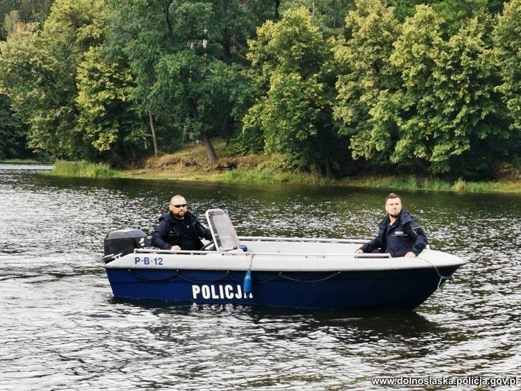 Akcja ratunkowa na Odrze. Wywróciła się łódź z nastolatkiem na pokładzie