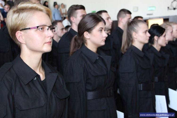 Ślubowanie nowo przyjętych policjantów i policjantek