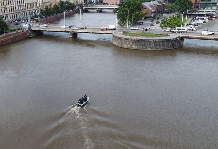 Na Odrze wznowiono poszukiwania ciała zaginionego 24-latka [ZDJĘCIA]