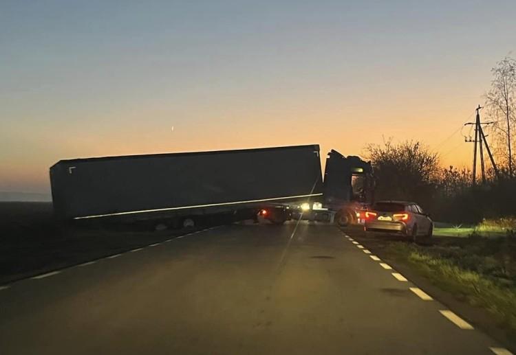Tir zablokował drogę pod Wrocławiem