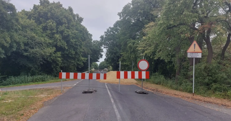 Wiadukt nad autostradą A4 nieczynny dłużej, niż się spodziewano. Może to potrwać do końca roku