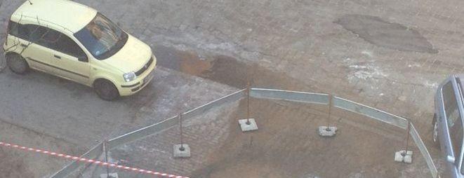 Pękła rura na Żernickiej. Autobusy jeżdżą objazdem