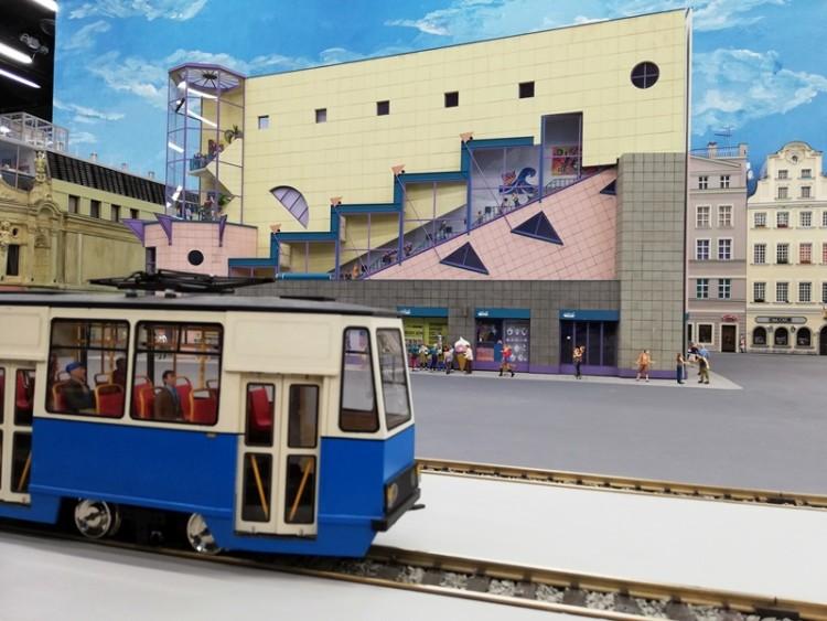 Wrocławskie Kolejkowo w nowej lokalizacji. Makieta jest trzy razy większa niż na Świebodzkim [ZDJĘCIA]