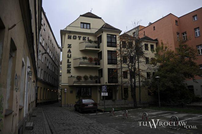 Uniwersytet Wrocławski znów próbuje sprzedać hotel tuż przy Rynku