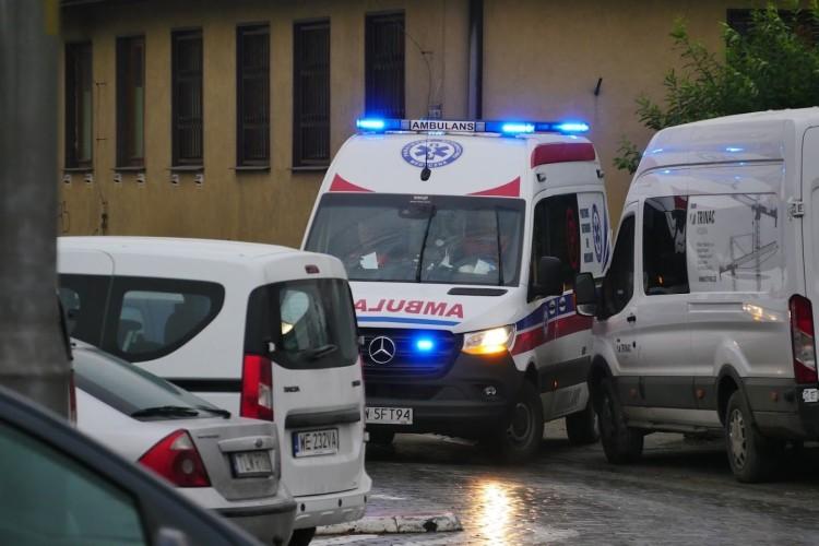 Strzały w komendzie policji. Policjant ranny w rękę