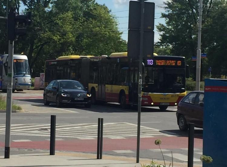 Wrocław: Wypadek przy Wroclavii. Autobus MPK zderzył się z autem, pasażerka autobusu w szpitalu