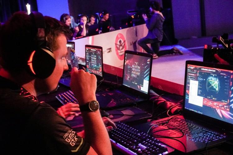 Finały Akademickiej Ligi E-sportowej i konkurs cosplay na Politechnice [ZDJĘCIA]