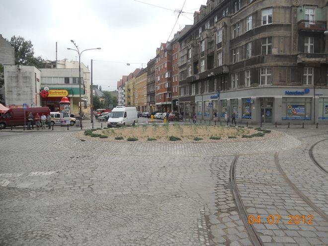 Przez miesiąc będą naprawiać jezdnię na rondzie na Nadodrzu. Kierowców czekają utrudnienia