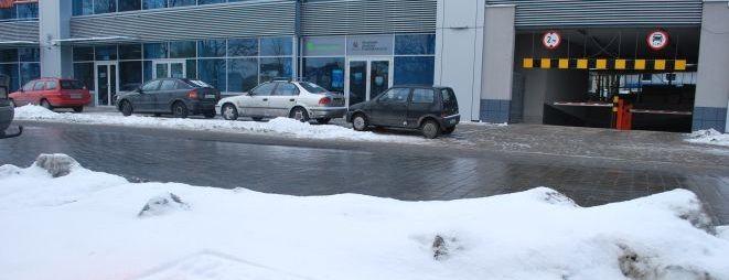 Zima nie zaskoczyła drogowców. W nocy we Wrocławiu pracowało 35 pługosyparek