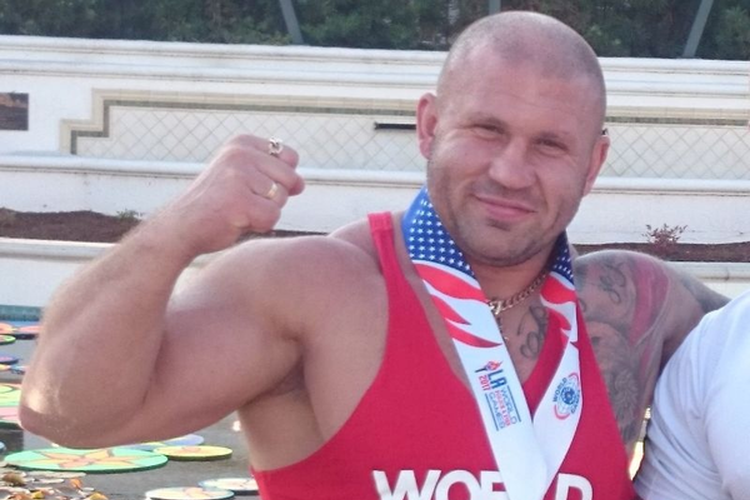 Wrocławski policjant podbił Los Angeles. Wycisnął 240 kg w zawodach