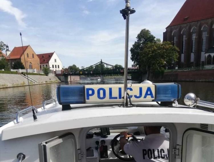 Wrocław: Przewrócony kajak i dwie osoby w Odrze. Interweniowała policja