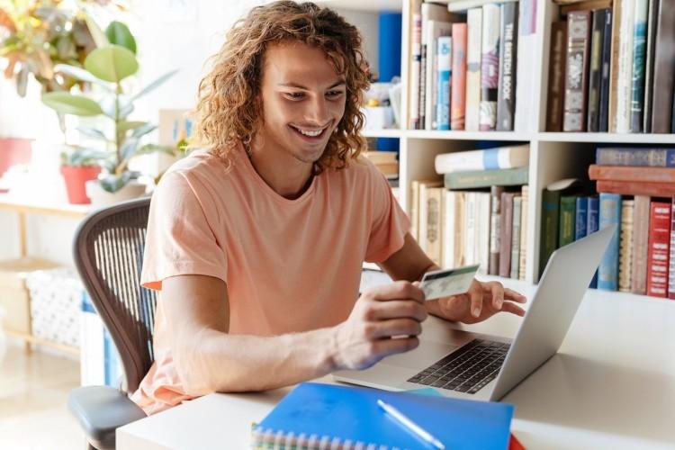 Dobre konto dla studenta – ile kosztuje i co oferuje?